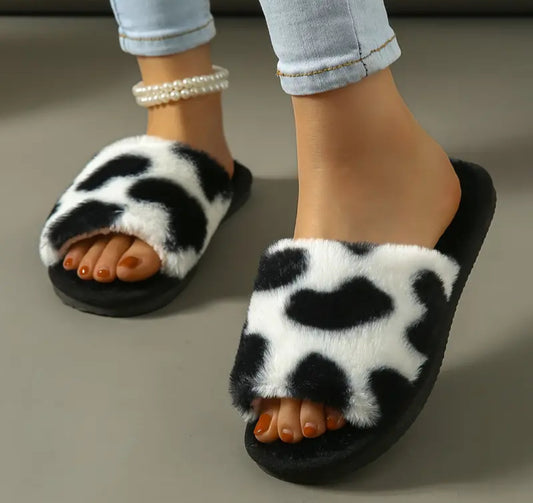 PLUSHED WOMEN'S COW SLIPPERS