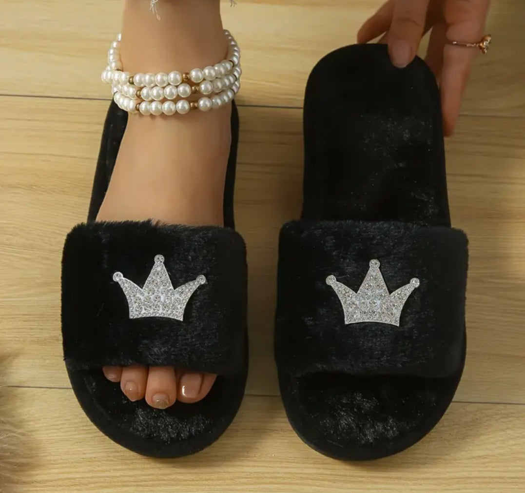 PLUSHED WOMEN'S QUEEN SLIPPERS