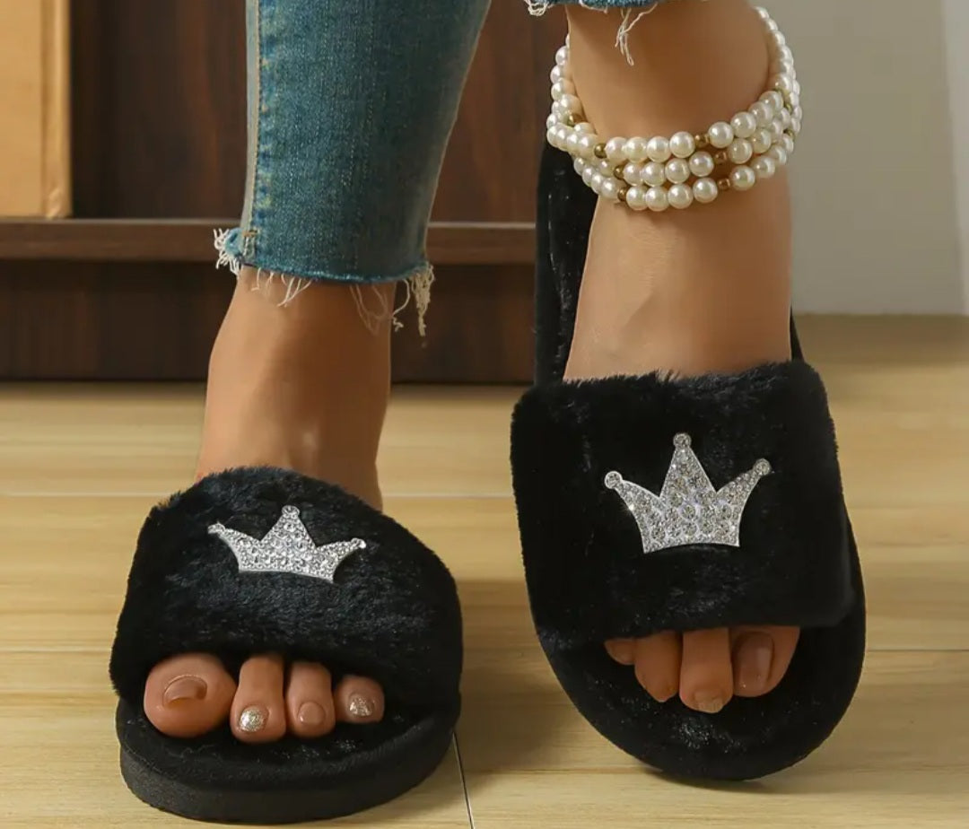 PLUSHED WOMEN'S QUEEN SLIPPERS