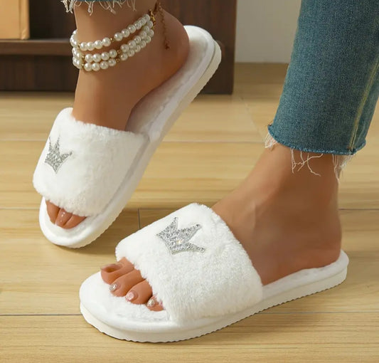 PLUSHED WOMEN'S QUEEN SLIPPERS